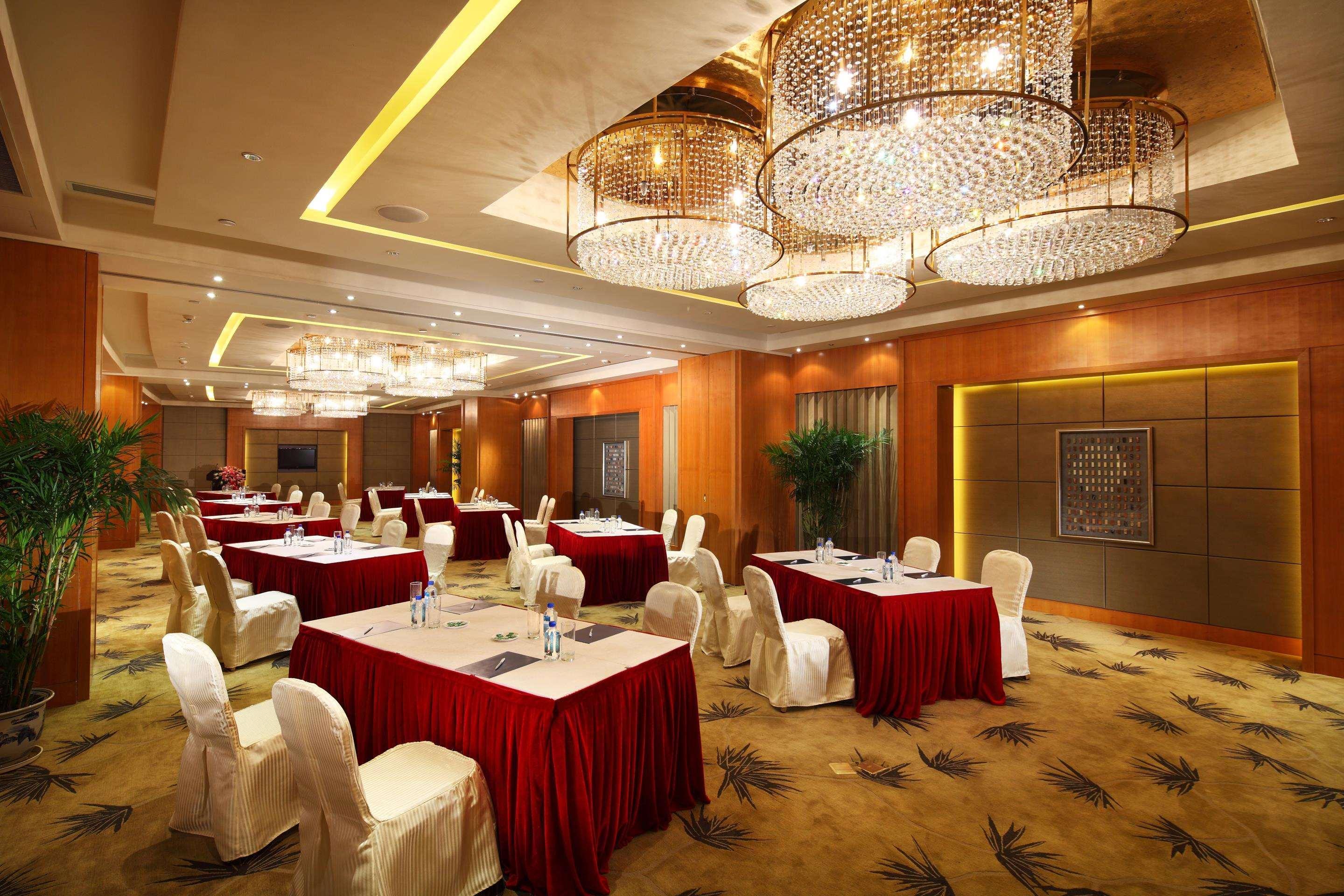 Hilton Nanjing Riverside Exteriör bild