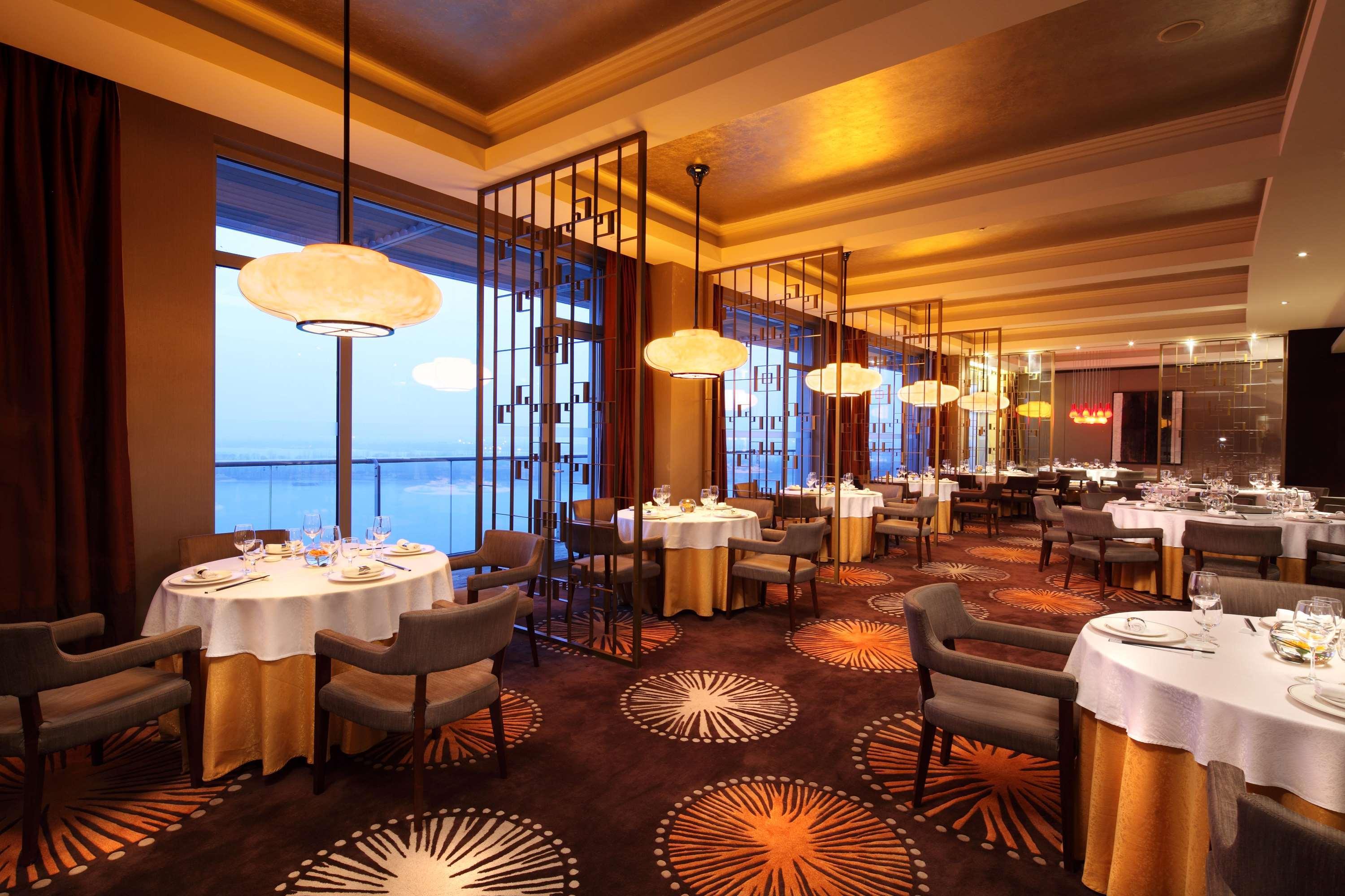 Hilton Nanjing Riverside Restaurang bild