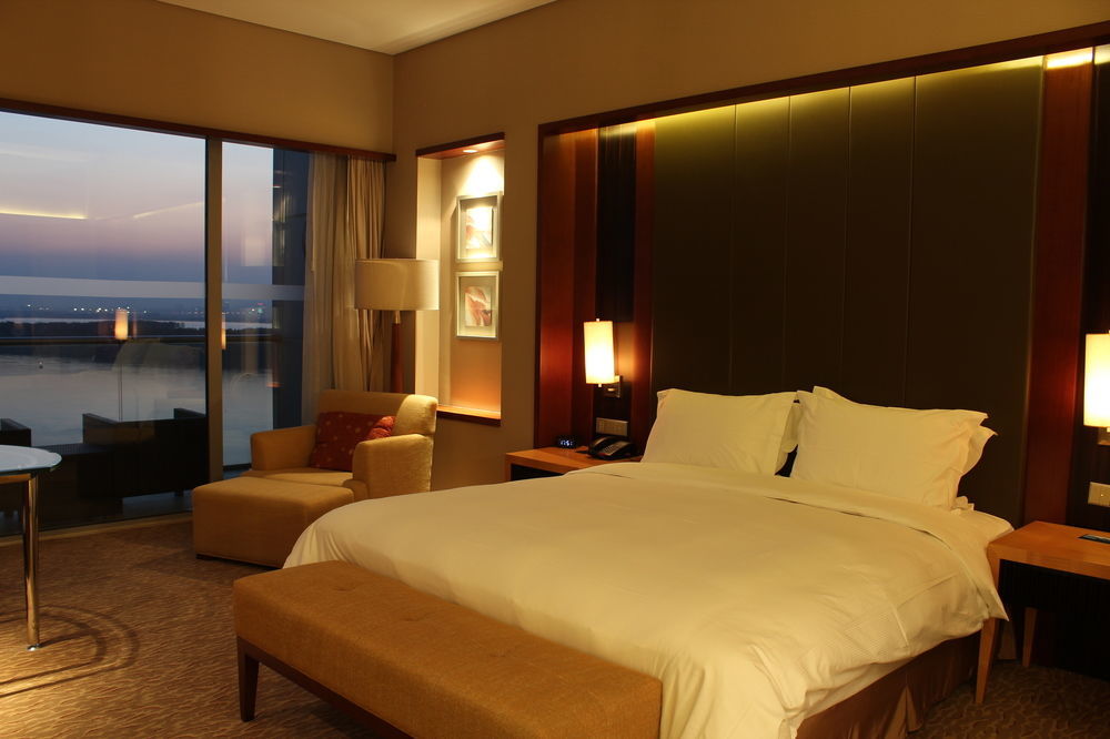 Hilton Nanjing Riverside Exteriör bild